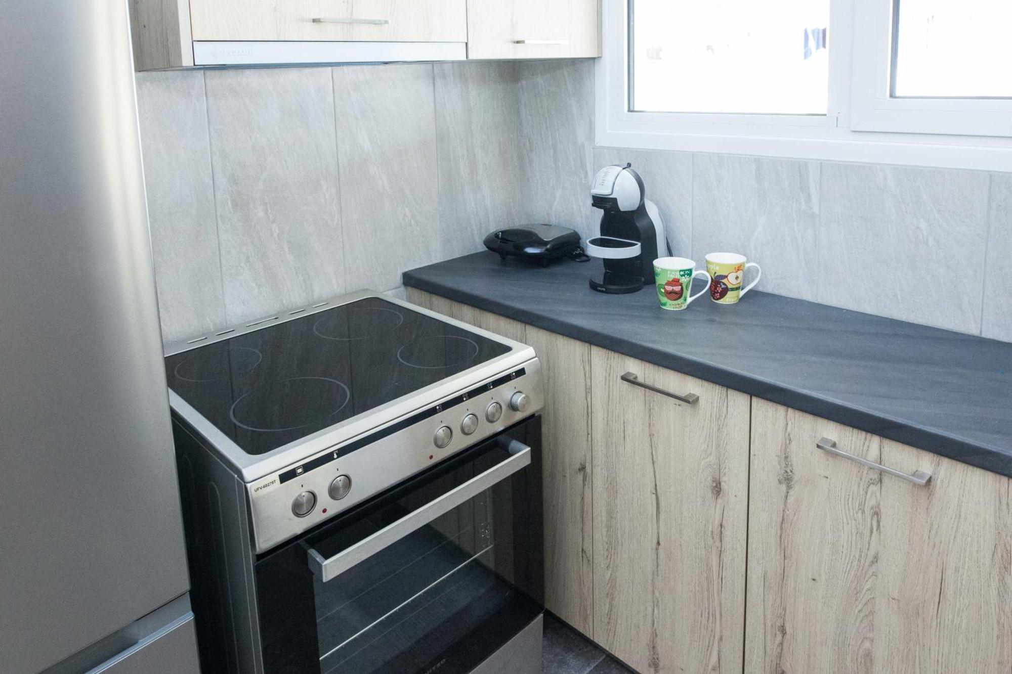 Modern 1 Bd Balcony Apt Near Metro In Kato Patisia アテネ エクステリア 写真