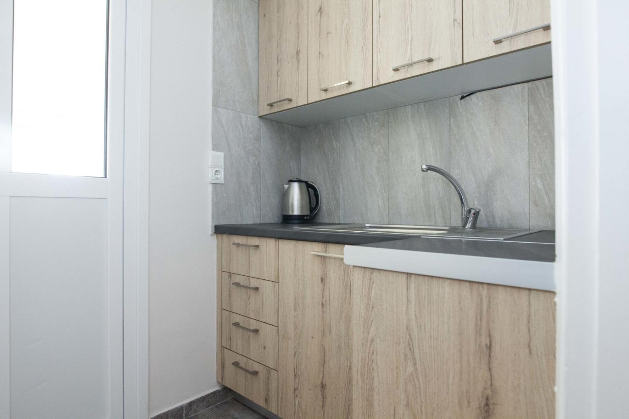 Modern 1 Bd Balcony Apt Near Metro In Kato Patisia アテネ エクステリア 写真