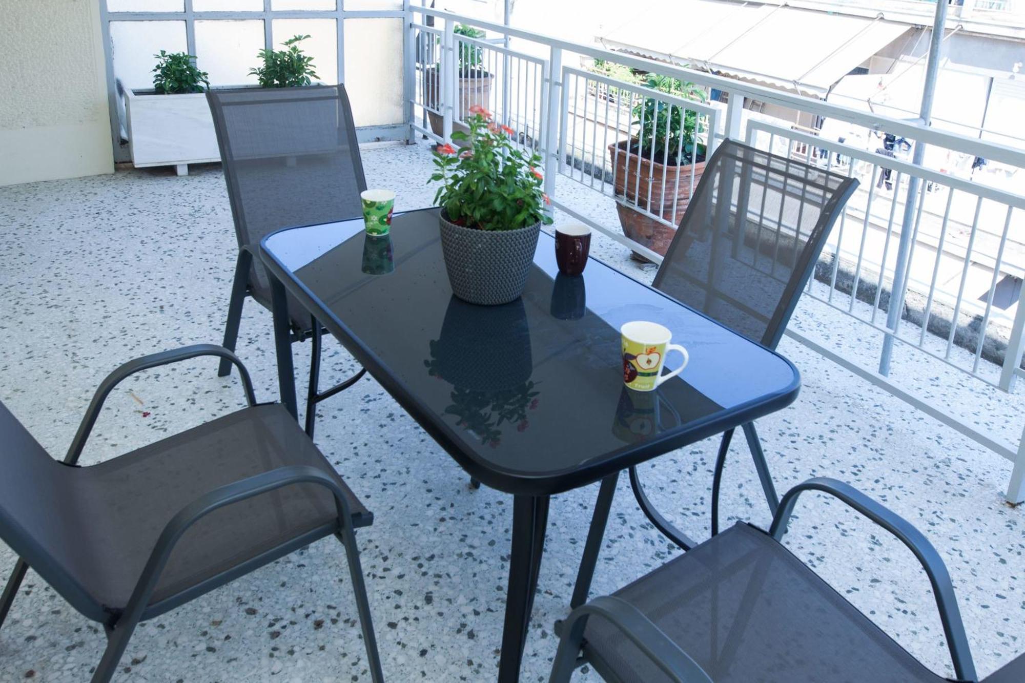 Modern 1 Bd Balcony Apt Near Metro In Kato Patisia アテネ エクステリア 写真